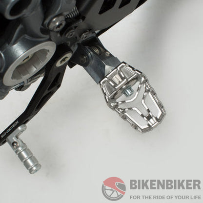 Bmw G 310 Gs Ergonomics - Evo Footrest Kit Sw-Motech Footpegs