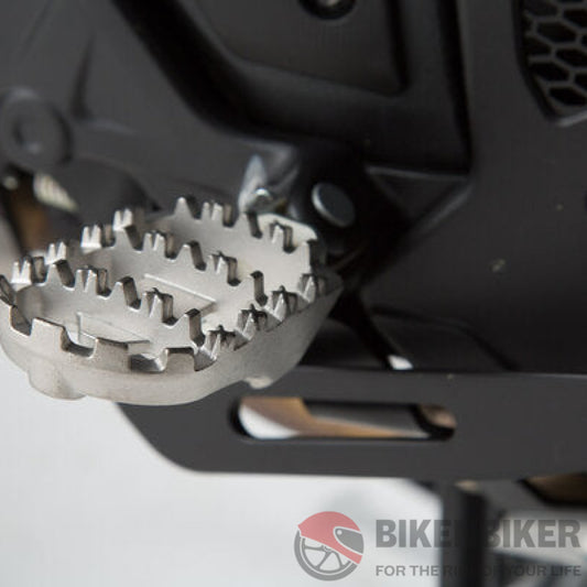 Suzuki V-Strom 650/Ktm 390 Adventure - Ion Footrest Kit Sw-Motech Footpegs